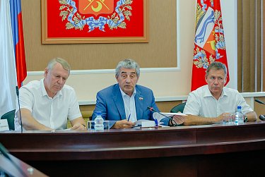 И.о. министра образования отчитался перед депутатами